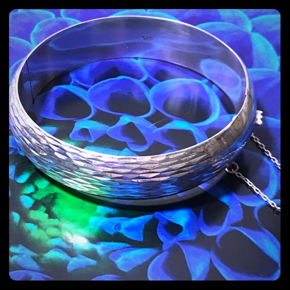 Sterling Silver .925 Diamond cut Bangle New! 🦋💕